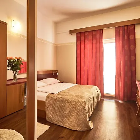 Hotel Emei 3*