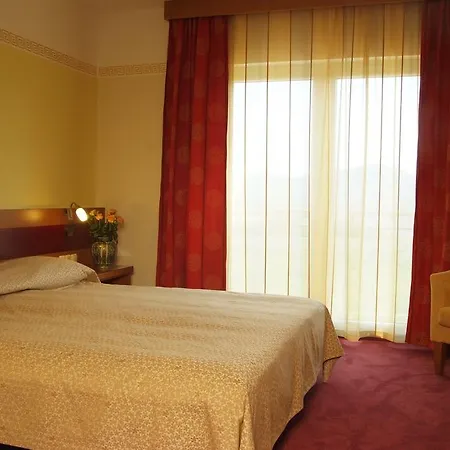 Emei Hotel