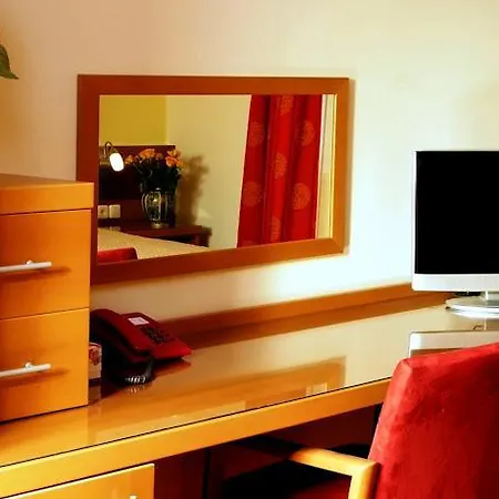 Emei Hotel 3*