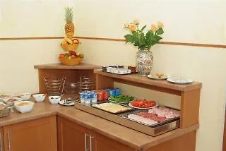 エメイ マリボル