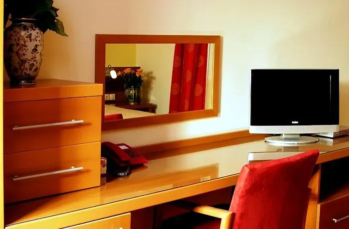 エメイ ホテル 3*